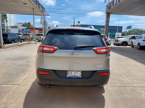 Jeep Cherokee 2.4 Latitude Mt