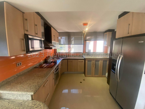 Apartamento En Alquiler, Urb. La Alameda