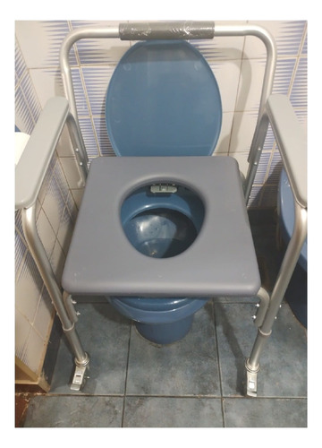 Imagen 4 de 10 de Silla De Baño En Aluminio. - Inodoro Portátil - Con Ruedas