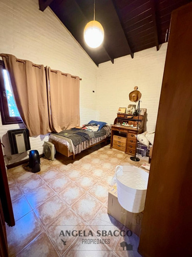 Casa Quinta En Barrio Los Pinos.
