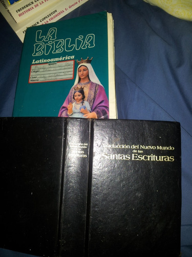 Biblia Catolica Vs Biblia Reyna Valera Evangelica. 2 Por 1