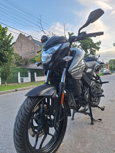 Bajaj Rouser