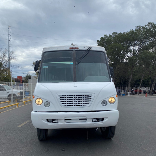 Imagen 2 de 8 de Mercedes Benz Magno