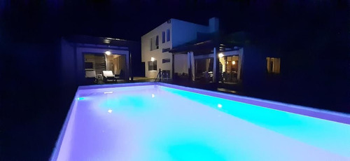 Casa En Venta Con Pileta Abierta En Rincón Del Indio, Maldonado, Uruguay.