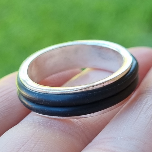Imagen 3 de 6 de Anillo Plata Con Caucho Negro