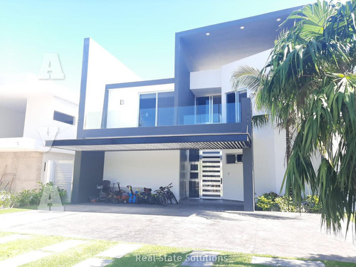 Casa En Venta,4 Recámaras, Piscina, Lagos Del Sol, Cancún