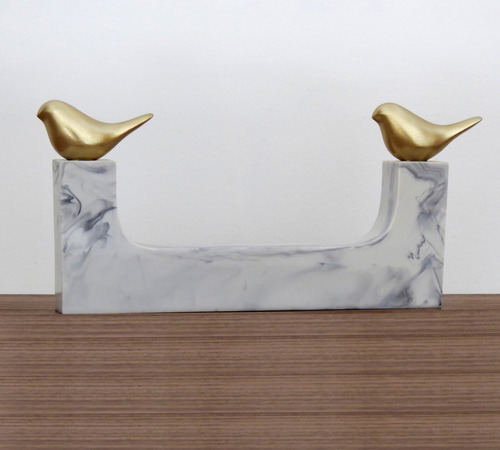 Set de 2 esculturas de pájaros de color mármol con oro moderno