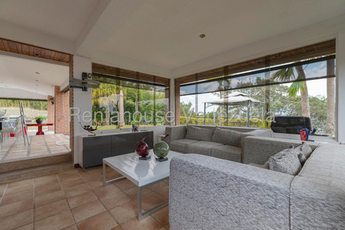 Casa En Venta En Alto Hatillo Caracas Jardin Vista Panoramica Angela Tochon