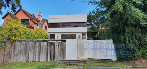 Excelente Casa De 3 Dormitorios En Venta En La Florida. Gran Jardín, Piscina Y Vista Parcial Río.