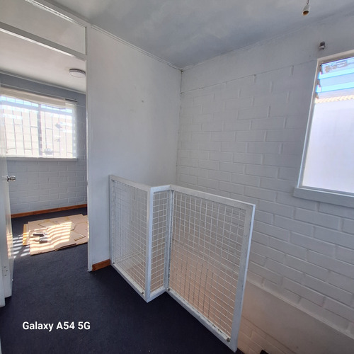 Se Vende Cómoda Casa 2 Pisos/3d/1b/ Amplio Patio Y 3 Est.
