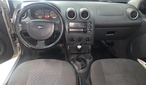 Imagem 11 de 14 de Ford Fiesta Sedan Personnalité 1.0 8v
