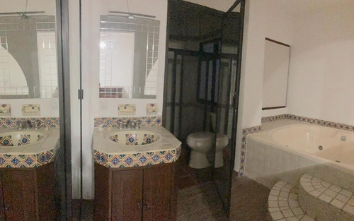 Cuernavaca Rento Hermosa Y Exclusiva Villa Amueblada O Sin Muebles En Zona Dorada De Vista Hermosa Ideal Ejecutivos O Pareja Alberca C/cal. Solar Terraza Privada Techada Fracc. De Alta Seguridad