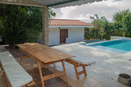 Casa En Las Sierras De Carlos Paz · Con Pileta Y Cochera · Patio · Luminoso · Vista A Carlos Paz · Venta