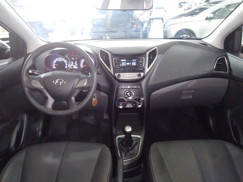 Imagem 8 de 12 de Hyundai Hb20s 2018 1.0 Comfort Plus Flex 4p