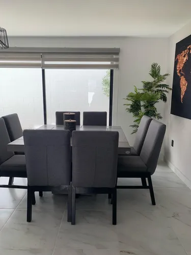 Casa En Venta Entre El Refugio Y Zibata, 3 Recamaras, 2.5 Baños, Alberca, S.24.7