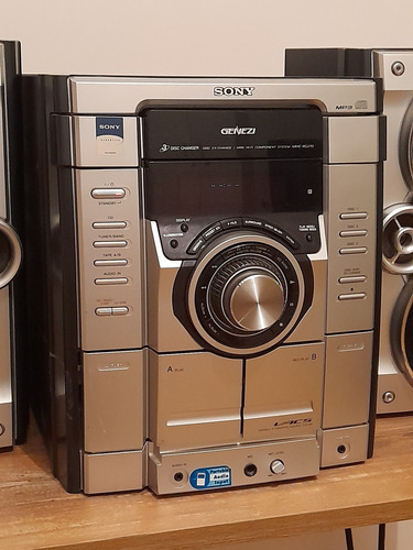 Imagen 2 de 10 de Equipo De Música Sony Cassette Parlantes Funciona Retro