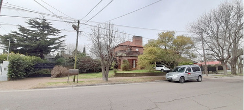 Casa Con Quincho, Pileta Y Parque