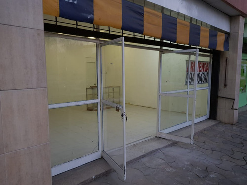 Amplias Vitrinas / Estacionamiento Clientes / Seguro