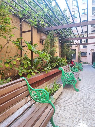 Metro Los Héroes / 2dorm Alonso Ovalle, Dieciocho
