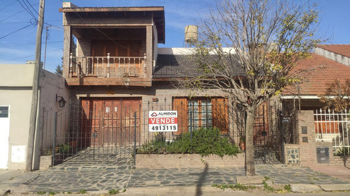 Casa | 4 Dormitorios | 2 Plantas | Cochera | Capitán Bermúdez | Barrio Centro