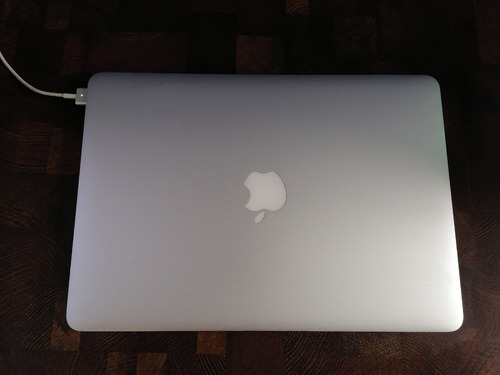 Macbook Air Plata 13.3 , Intel Core I5 8gb De Ram 128gb Ssd (Usado)