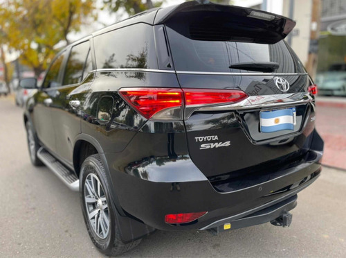 Imagen 4 de 10 de Toyota Sw4 2018 2.8 Srx 177cv 4x4 7as At