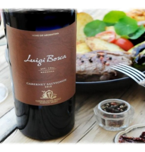 Imagen 3 de 10 de Vino Luigi Bosca Cabernet Sauv. + J. Walker Black 1l.-