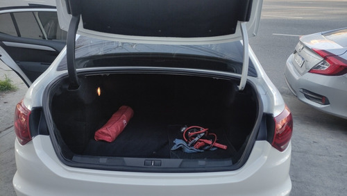 Imagen 13 de 18 de Citroën C4 Lounge 2018 1.6 Thp 165 At6 Feel