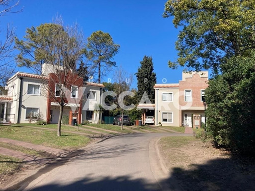 Imagen 4 de 29 de Duplex Tipo Townhouse En Barrio Privado El Resuello.