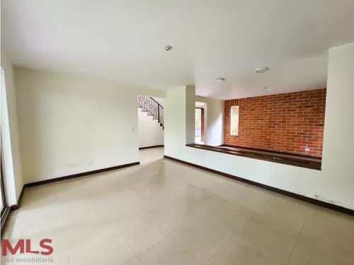 Muy Tranquila Con Muy Buenos Espacios(mls#240552)