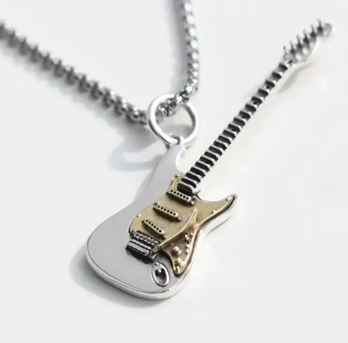 Collar Con Colgante De Guitarra.