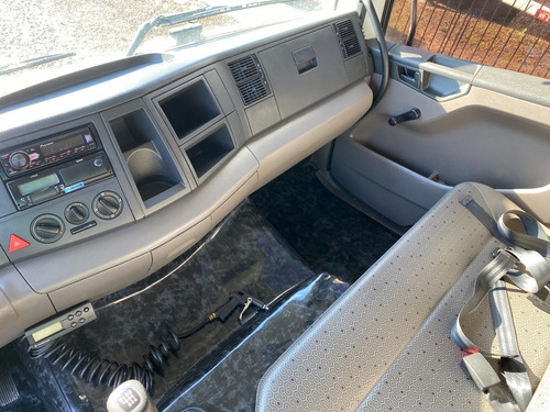Imagem 8 de 14 de Vw 17.230 Robust 4x2 2019 Toco Com Baú Frigorífico Gancheiro