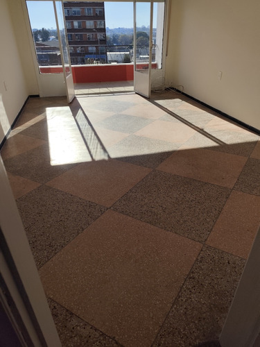 Santa Lucia Y S Quintín Amplio 2 Dorm Balcon $ 25000 Gt 2300