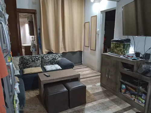 Apartamento En Venta 3 Dormitorios, 1 Baño, Patio Y Azotea-carlos De La Vega- Prado