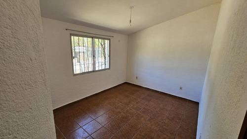 Ml Propiedades Alquila, Excelente Casa ,estilo Chalet Clásico De Dos Aguas, 2 Dormitorios, Jardín, Fondito, Calefactor Alto Rendimiento, A Pasos De Giannattasio.
