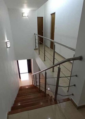 Townhouse En Alquiler El Castaño