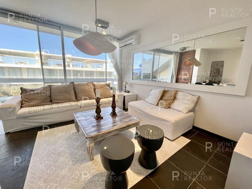 Departamento En Venta De 2 Dormitorios En Manantiales, Punta Del Este, Uruguay