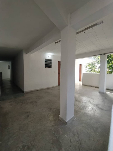 Best House Vende Casa Y Complejo De Habitaciones En La Macarena, Los Teques.