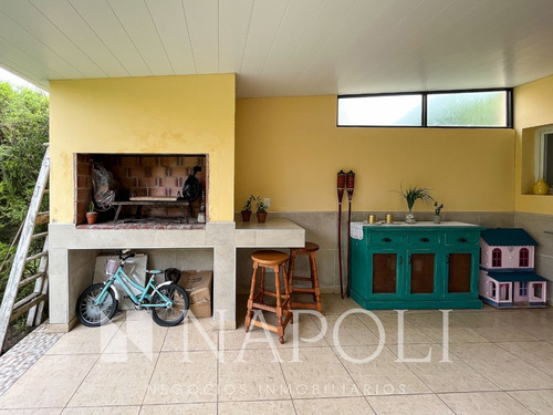 Venta De Casa Tipo Dúplex, Barrio Los Robles En Monte Grande