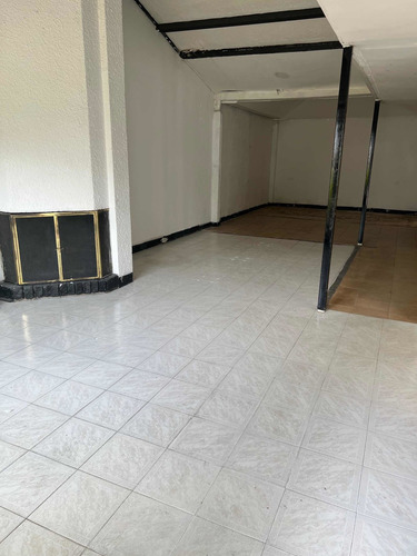 Imagen 10 de 19 de Se Arrienda Casa Grande Para Local O Oficinas