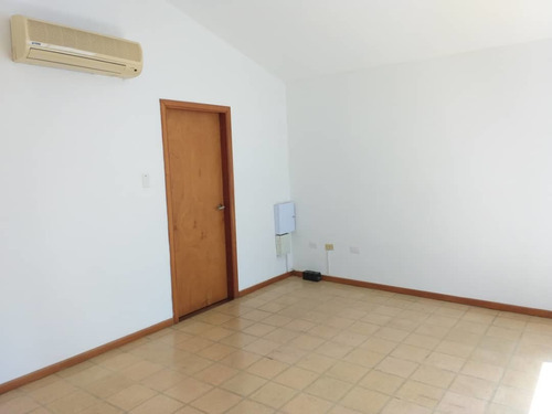 Imagen 2 de 13 de Alquiler Casa En Las Villas Lechería (solo Clientes)