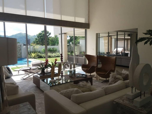 Imagen 9 de 27 de Adriana Atienzo Vende | Moderna Casa En Urb. Guaparo (foc-559)