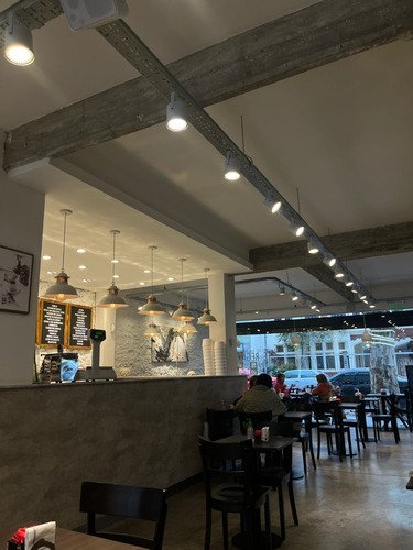 Fondo De Comercio A La Venta Bar- Heladeria - Cafeteria En Pleno Villa Del Parque