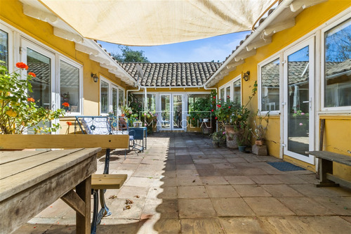 Casa En Venta De 6 Dorm. En Algarrobo