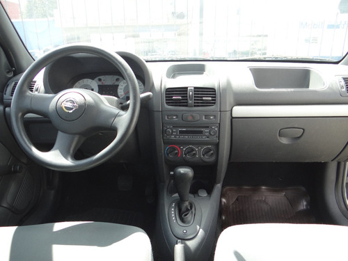 Nissan Platina 1.6 Custom Mt