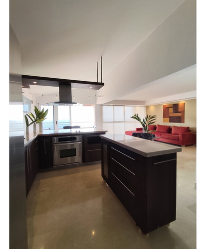 Se Alquila Bello Apartamento Ubicado En Loma Linda.