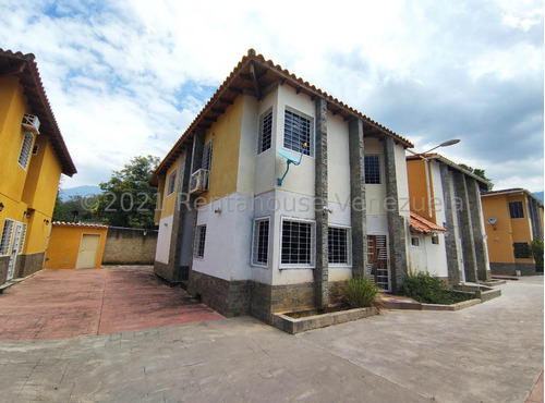 Townhouse En Venta En Zona Privada El Limon. Ljsa 23-15623