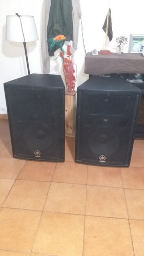 Bafles Yamaha R115 500 Watts Impecables. El Precio Es Por 2