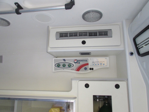 Imagem 10 de 14 de Renault Master Ambulância