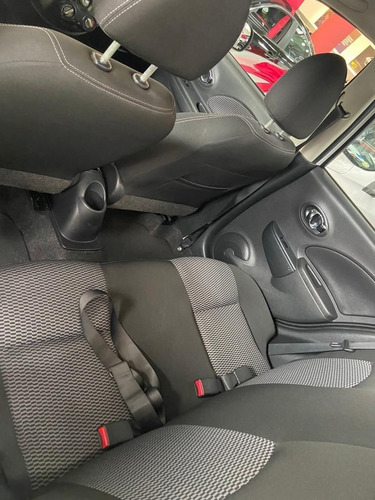 Imagem 8 de 11 de Nissan March 1.6 Sv 16v Flexstart 2017